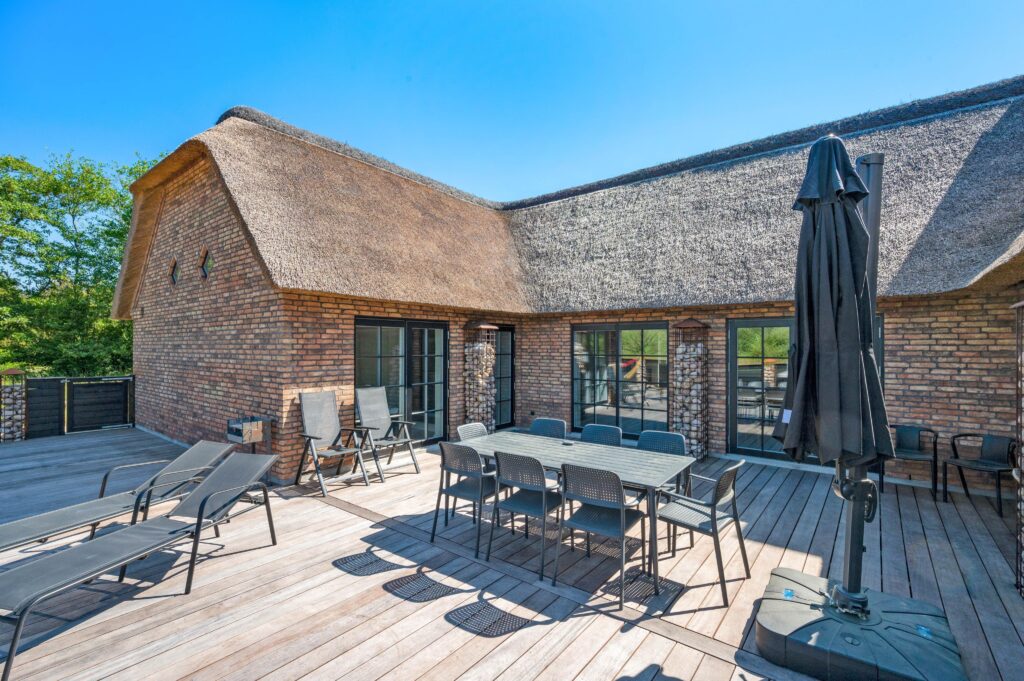 Terrasse med solsenge